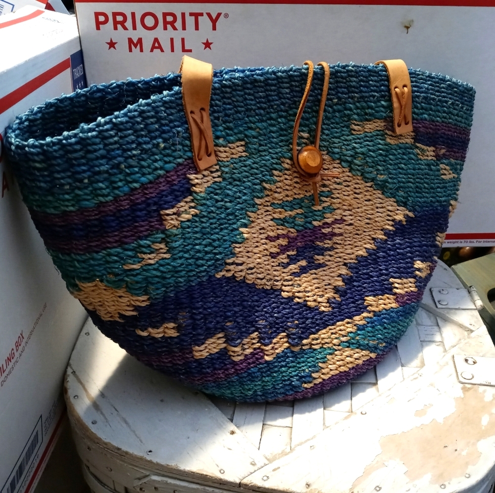 👜AMERICA & BEYOND CUSTOM WEAVED BAG 16"×11"×💐🌺NEW!! A FABULOUS VINTAGE GIFT.